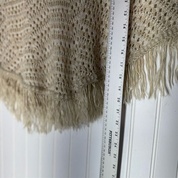 Vintage dELiA*s Beige Fringe Knit Poncho S/M Y2K Crochet Boho Festival Top USA - Picture 4 of 6